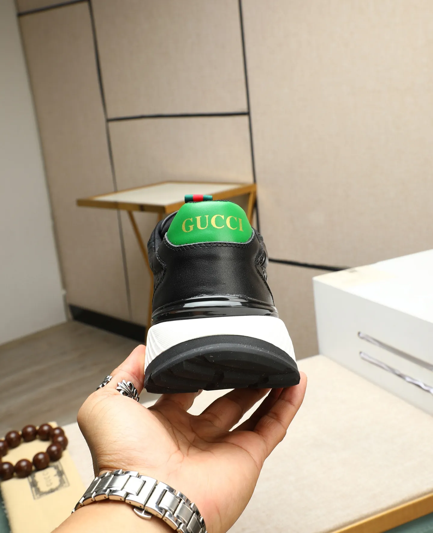 Men's shoes 💰460 GUCCI🔍🔍The latest models are on sale at the same time at the counter. Original calfskin imported from Italy, genuine leather lining, (high-end, extravagant, and classy) with exquisite workmanship. Soles: Original soles specially provided by the original factory. ⚠Exclusive double-layer movable molded soles are super comfortable⚠. Photos of the real thing🎬The real thing is even better🔍🔍"High quality·Follow the order" Code number 38-44